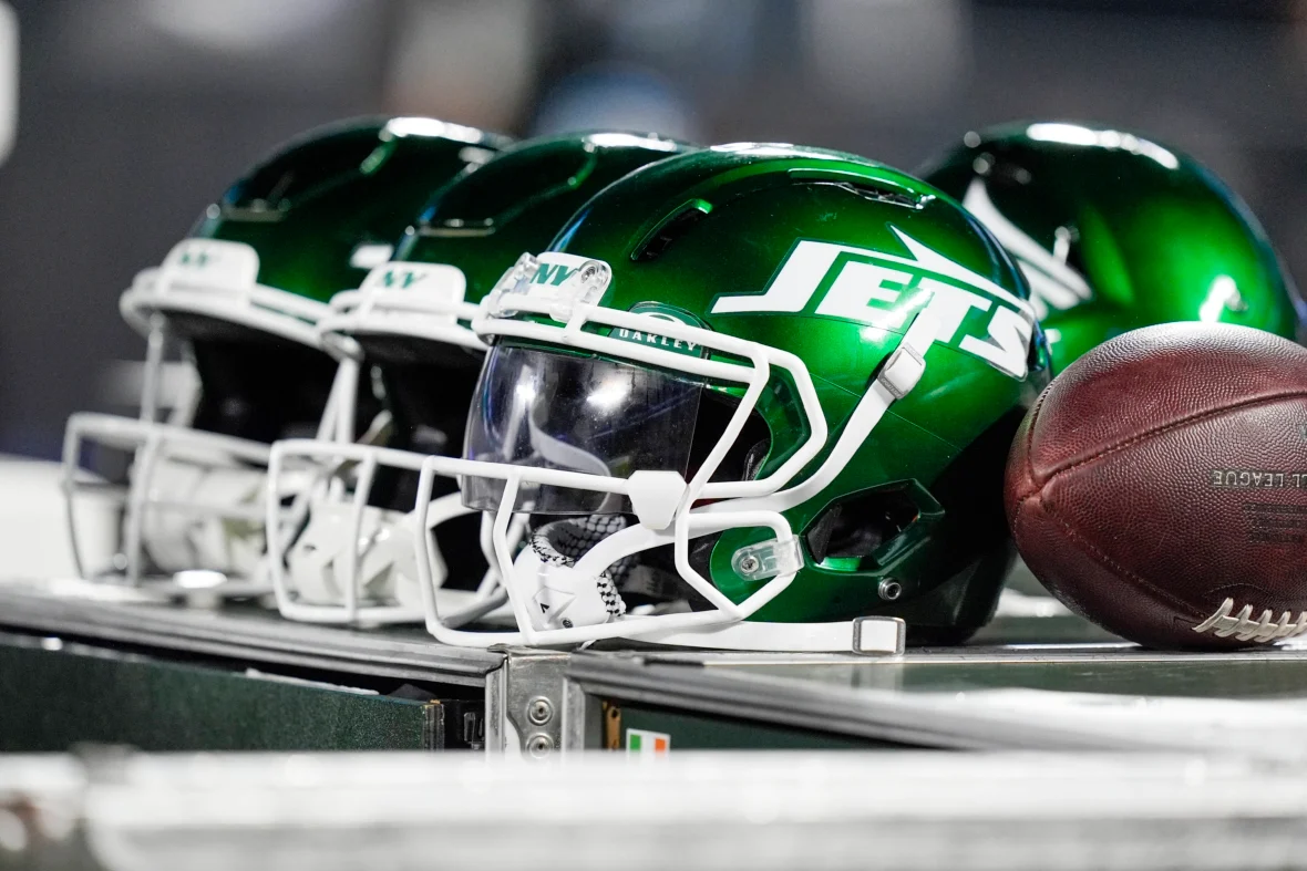 The New York Jets recently offered a contract to the Pro Bowl QB