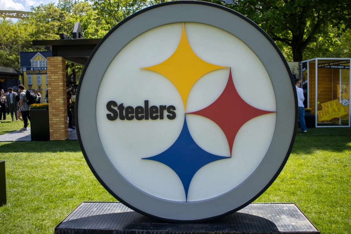 10 Pittsburgh Steelers QB options as Aaron Rodgers’ patience is wearing thin
