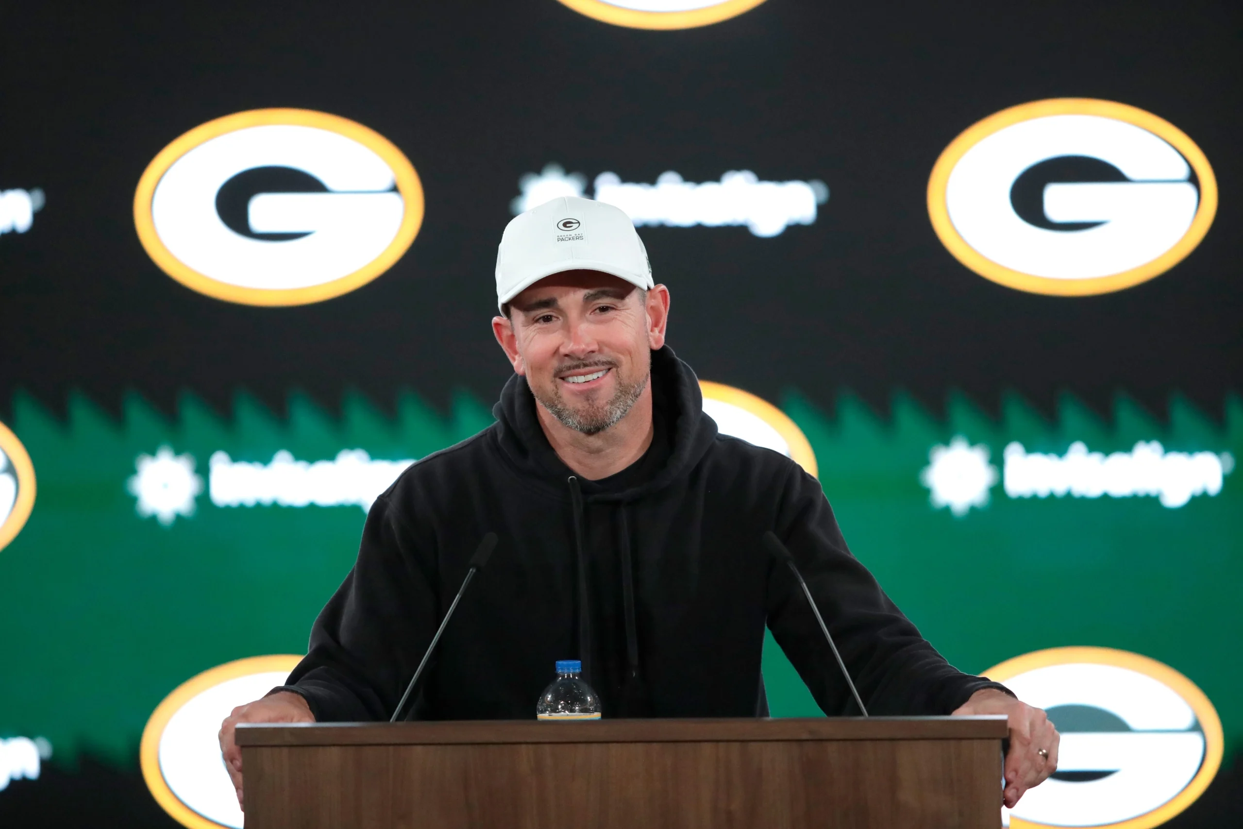 Green Bay Packers acquire former Pro Bowl quarterback